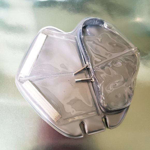 Bratt Doll Lips Carry all Case - Picture 6 of 7